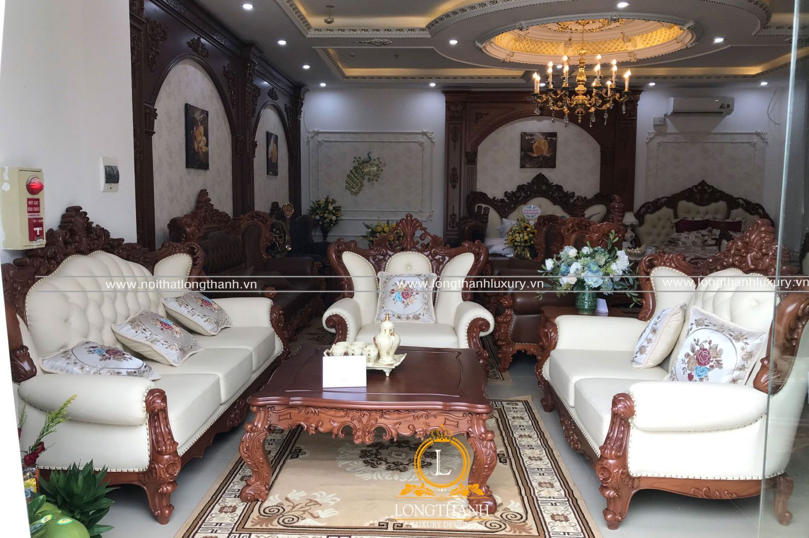 Đại lý trưng bày và bán sofa tân cổ điển của nội thất Long Thành