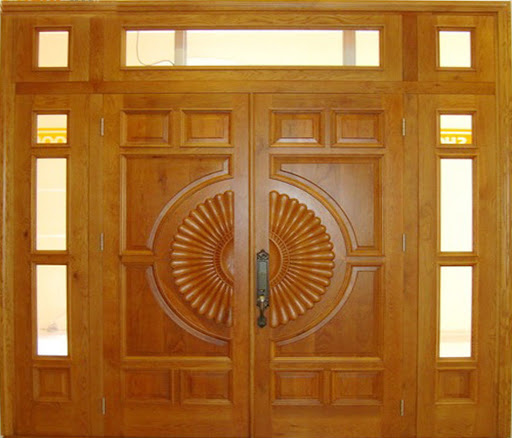 Mẫu cửa gỗ xoan đào kết hợp kính đầy thẩm mỹ