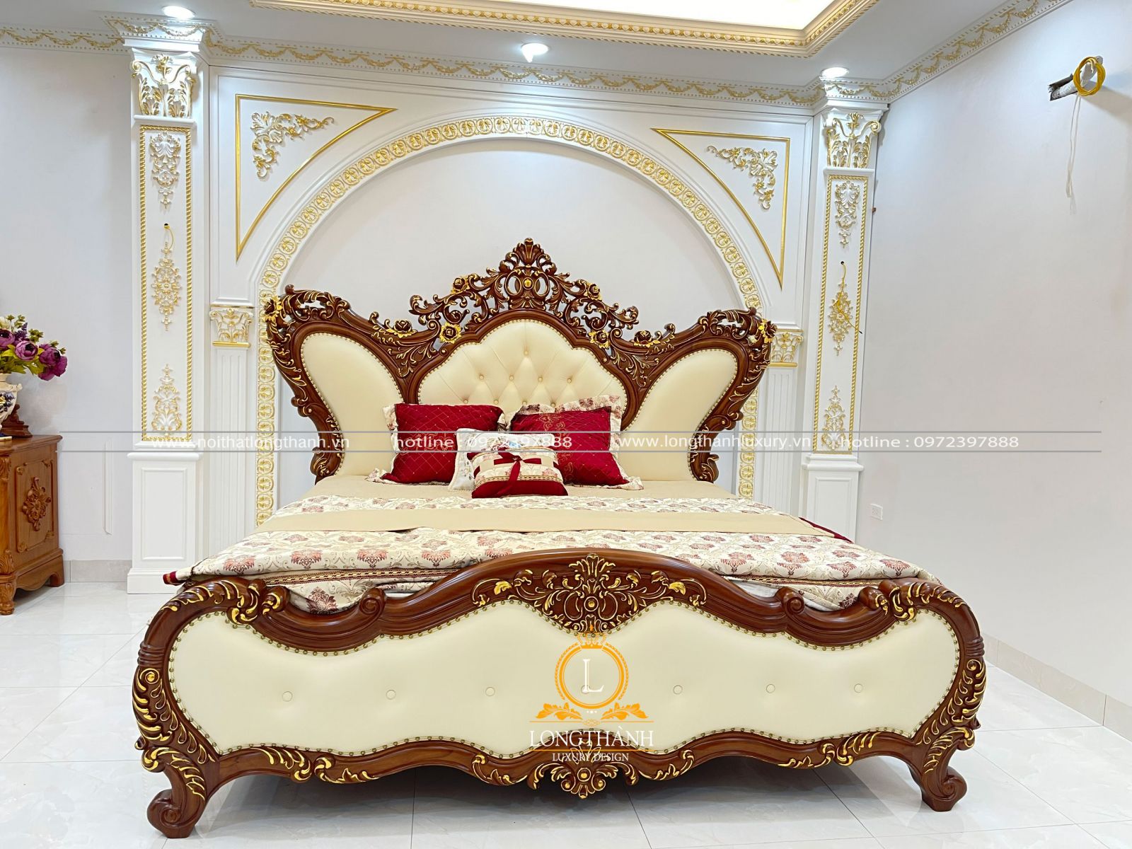 Giường ngủ tân cổ điển tại Hà Nội