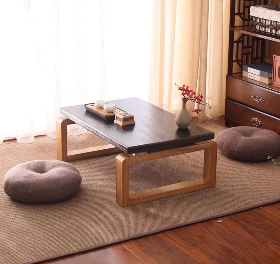 Bàn trà kiểu Nhật là món đồ nội thất hoàn hảo để tạo điểm nhấn cho không gian phòng khách của bạn. Những họa tiết đơn giản, màu sắc nhẹ nhàng và chất liệu gỗ tự nhiên sẽ mang lại không gian sống phù hợp với giản dị và tinh tế của nền văn hóa Nhật Bản.