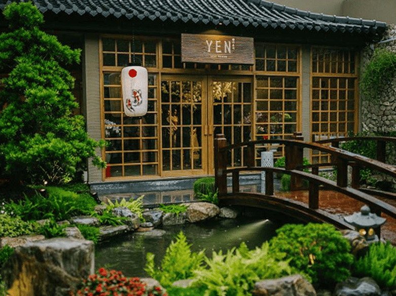 Sân vườn nhà hàng Nhật Bản