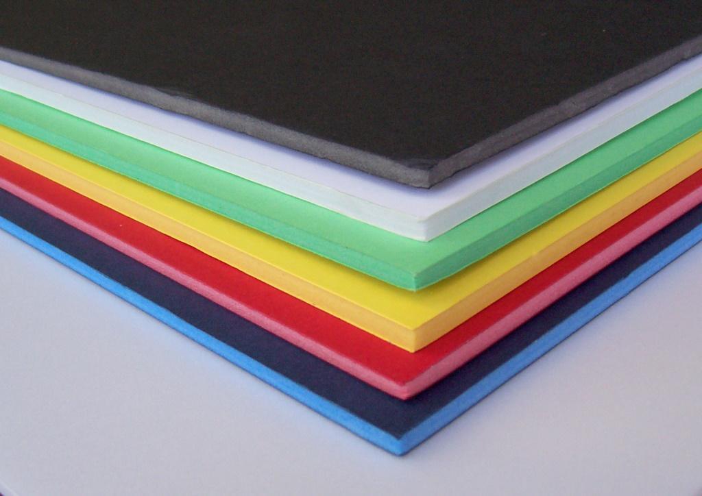Màu acrylic được làm từ nhựa acrylic và dung môi isopropul acohol